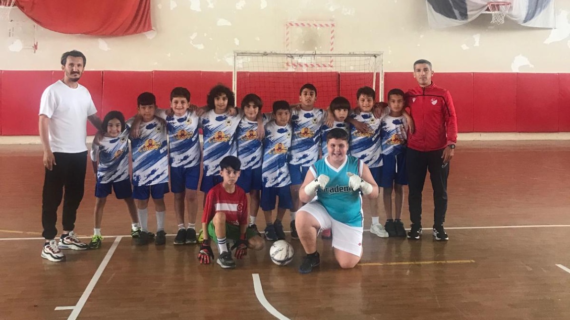 İLKOKULLAR ARASI FUTSAL TURNUVASINDA İDDİALIYIZ